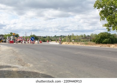 Cimislia Region, Moldova - 20, September, 2022 Road Junction Construction On Traffic Road E584-M3. Construction Site Of The Building A Ring Highway. Direction Sign Detour On The Right