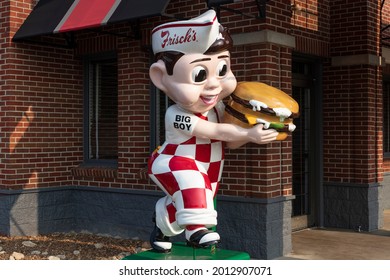 Cincinnati - Circa July 2021: Frisch's Big Boy Restaurant, Home Of The Big Boy Hamburger.