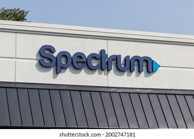 Cincinnati - Circa July 2021: Spectrum Cable, Internet And TV Consumer Store. Spectrum Is Part Of Charter Communications.