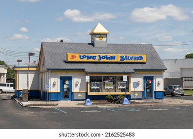 Cincinnati - Circa May 2022: Long John Silver's Fast Food Restaurant. Long John Silver's Specializes In Fried Fish Meals.