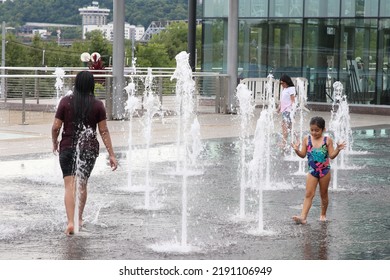 Cincinnati Ohio August 12, 2022
Kids Playing In A Water Fountain Near Reds Baseball Home Stadium.