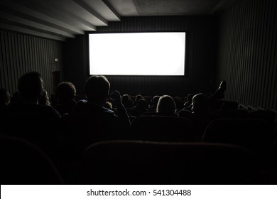 1,352 Cinema screen blue seats Images, Stock Photos & Vectors ...