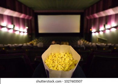 10,494 Cinema popcorn seat Images, Stock Photos & Vectors | Shutterstock