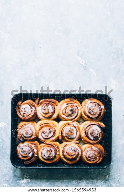 Cinnamon rolls ready to be eaten for christmas\
holiday, top view over a gray\
background