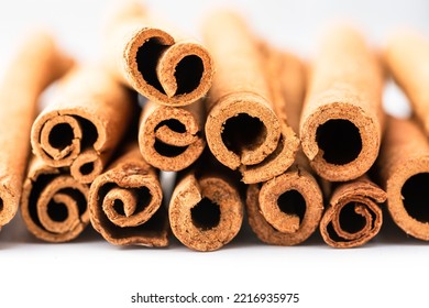 Cinnamon sticks lined up in a row on white background. Suitable for health and regimen-themed studies. - Shutterstock ID 2216935975