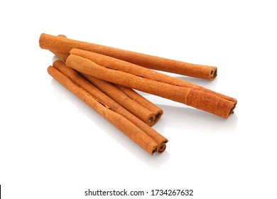 Cinnamonsticks,cinnamon sticks isolated on white background