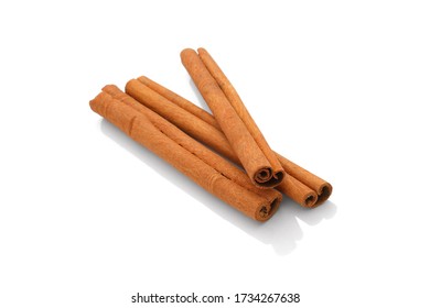 Cinnamonsticks,cinnamon sticks isolated on white backgroundCinnamon