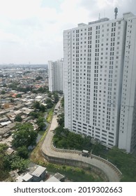 Cipinang Besar, East Jakarta - Indonesia  August 4th 2021 : Apartment Complex View  Compare With The Bronx Location Side By Side.