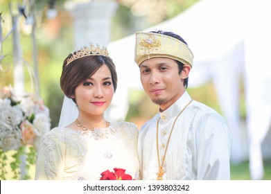 1,743 Indonesia muslim groom Images, Stock Photos & Vectors | Shutterstock