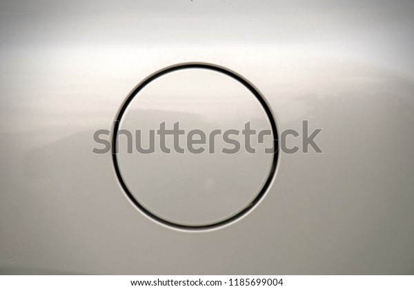 Circle image with\
reflection.