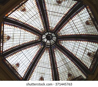 Circle Skylight Or Sunroof                               