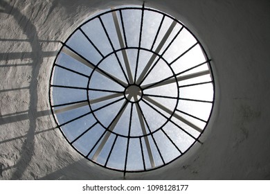 circle window into the sky 