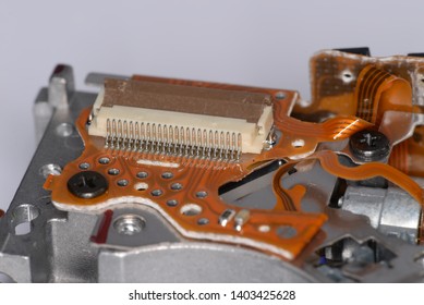 

Circuits, components and electronic connections