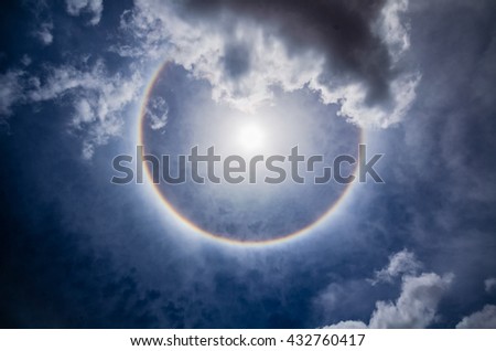 A circular rainbow around the sun