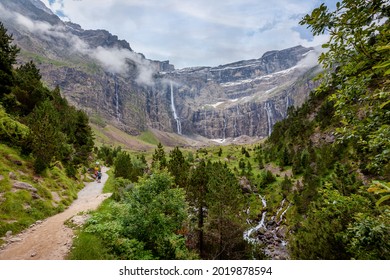 The Cirque De Gavarnie Is A Cirque In The Central Pyrenees, In Southwestern France, Close To The Border Of Spain. It Is Within The Commune Of Gavarnie, The Department Of Hautes-Pyrénées.