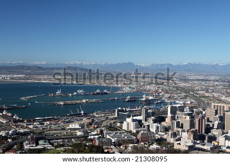 The City of Cape Town at the foot of Table Mountain