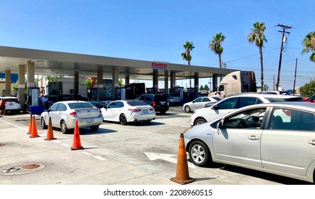 City Of Commerce, CA, US - October 1st, 2022: Long Lines Waiting To Get Gas At Costco