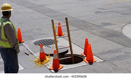 City Construction Servicing Manhole Ladder For Public Safety In The Road