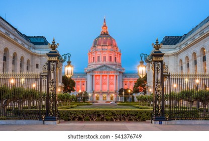 Rathaus San Francisco Bürgerzentrum am Abend