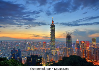 City Landmark Of Taipei 101 Tower At Dusk