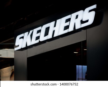 skechers sign