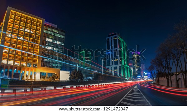 City and Night with\
dynamic traffic lights