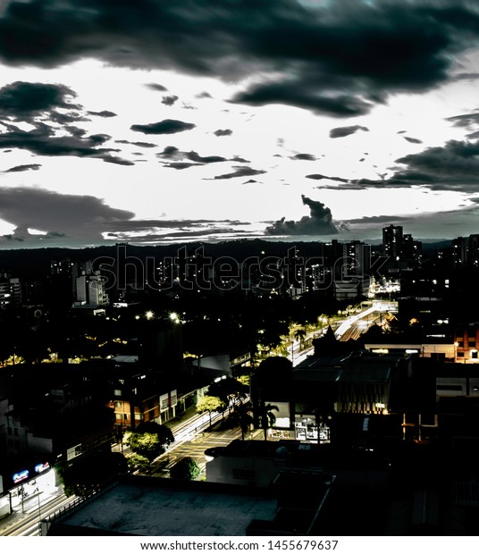 city night  fast light\
photos