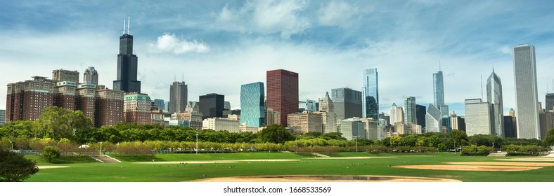 City Panoramic Skyline From Grant Park Chicago, Illinois, USA