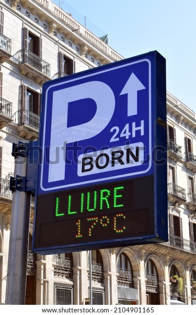 City\
Parking Sign with Thermometer in Sunny\
Street