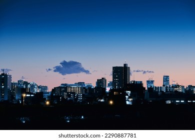 The city scenery before and at dawn, the silhouette of the cityscape and the sky dyed blue