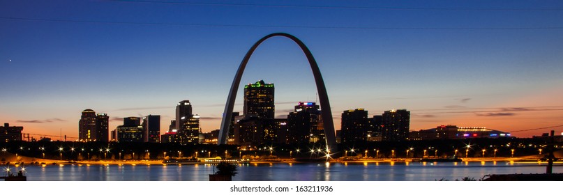 The City Skyline Of St. Louis With Gateway Arch, Missouri. 