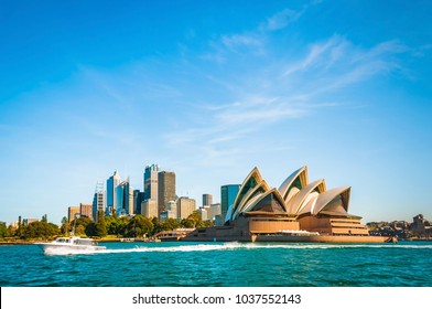 El horizonte de la ciudad de Sydney, Australia. Circular Quay y Opera House.