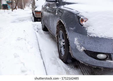 City Street After Cyclone And Heavy Snowfall. Car Under The Snow. Inclement Weather. Sudden Snowfall In Late Spring. Warm Winter. Climate Change