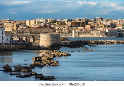 The city of Syracuse (Siracusa) seen from the Ortygia Island (Isola di Ortigia) with the Mediterranean Sea. Sicily Italy Europe