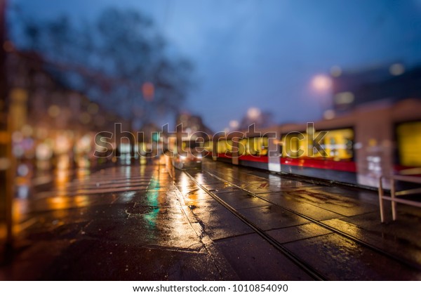city traffic on rainy night\

