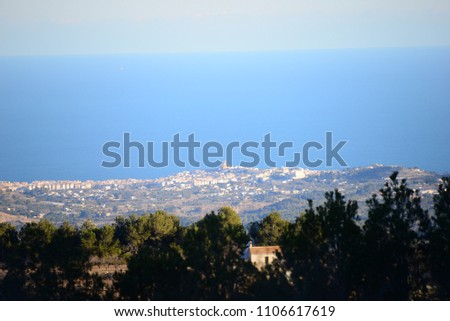 Similar – Panorama von Barcelona mit Büschen im Vordergrund und Sagrada Familia