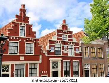 Das Stadtbild in Alkmaar mit dem Waagplein-Platz. Niederlande, Europa.  