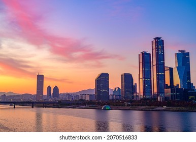 Cityscape Night View Of Yeouido, Seoul At Sunrise Time