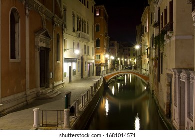 Cityscape Of Venice Italy At Night 2012/04/10