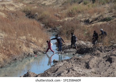 Ciudad Juárez, Chihuahua, 02-08-2021 Mexico A Central American Woman And Her Son Cross The Rio Grande To Surrender To The Border Patrol At The Texas United States Crossing, Moments Later Another Famil