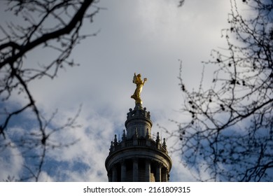 Civic Fame Statue Atop The David N. Dinkins Municipal Building In Manhattan S Civic Center On April 19,2022 With Clouds As Background.