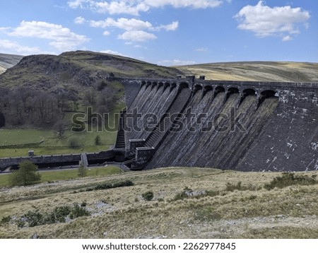 Claerwen Dam from the side