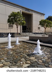 Claremont, CA - August 13 2022: Fountain In Front Of An Academic Building At Claremont McKenna College