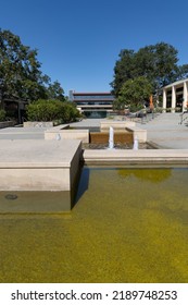 Claremont, CA - August 13 2022: Fountain In Front Of An Academic Building At Claremont McKenna College