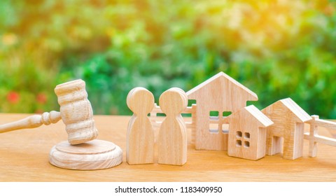 Clarification Of Ownership Of The House / Real Estate. Court And Division Of Property. Concept Of Law And Lawyer, Judiciary And Legislature, Notaries And Insurance Indemnities. Rivals In Business.