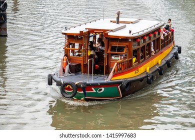 bumboat clipart people