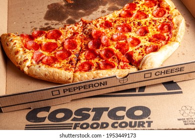 Clarksburg, MD, USA 04-07-2021: Close Up Isolated Image Of Delicious Fresh Made Pepperoni Pizza Sliced And Placed In  Cardboard Box. It Is A Popular Food Court Item At Bargain Price Offered At COSTCO