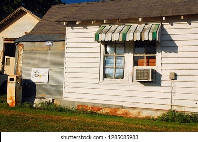 Clarksdale, MS, USA July 20 A Small Impoverished Clapboard Home Stands In A Low Income Area Of Clarksdale, Mississippi 