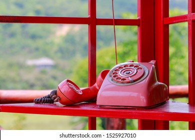 Classic 1970 Retro Dial Style Red House Telephone