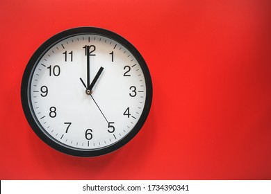 One O Clock Images Stock Photos Vectors Shutterstock